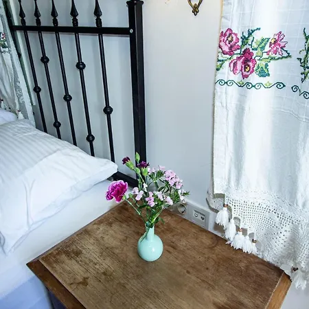 Opus 1910 Готель *